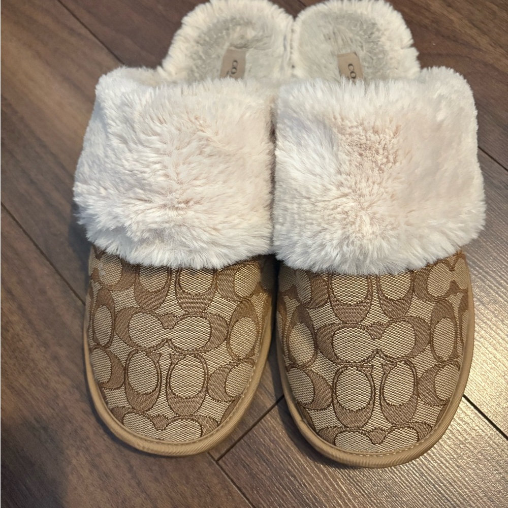 Coach Women's Tan and Cream Slippers
